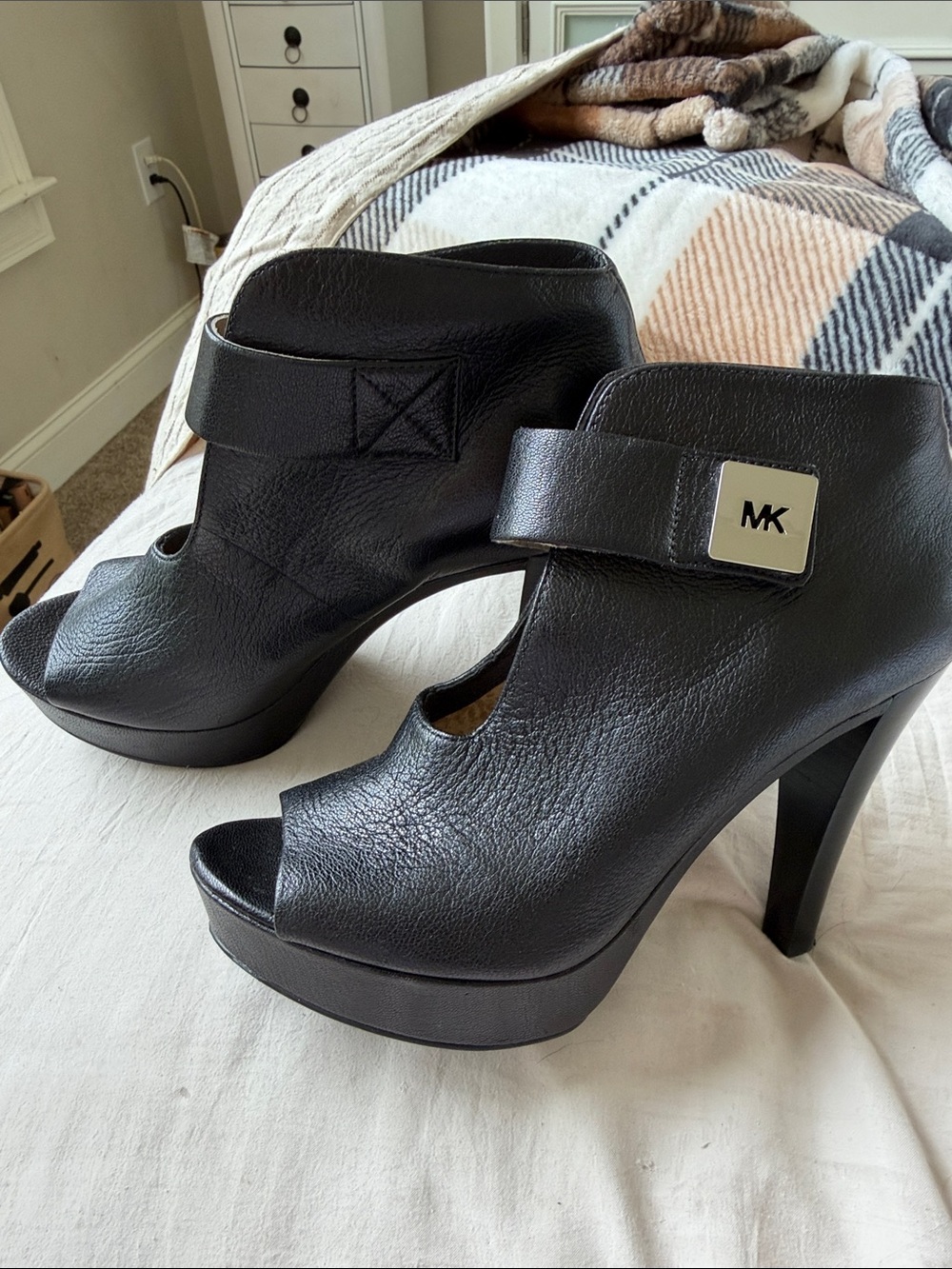MICHAEL Michael Kors Black Peep-Toe Leather Platform Heels